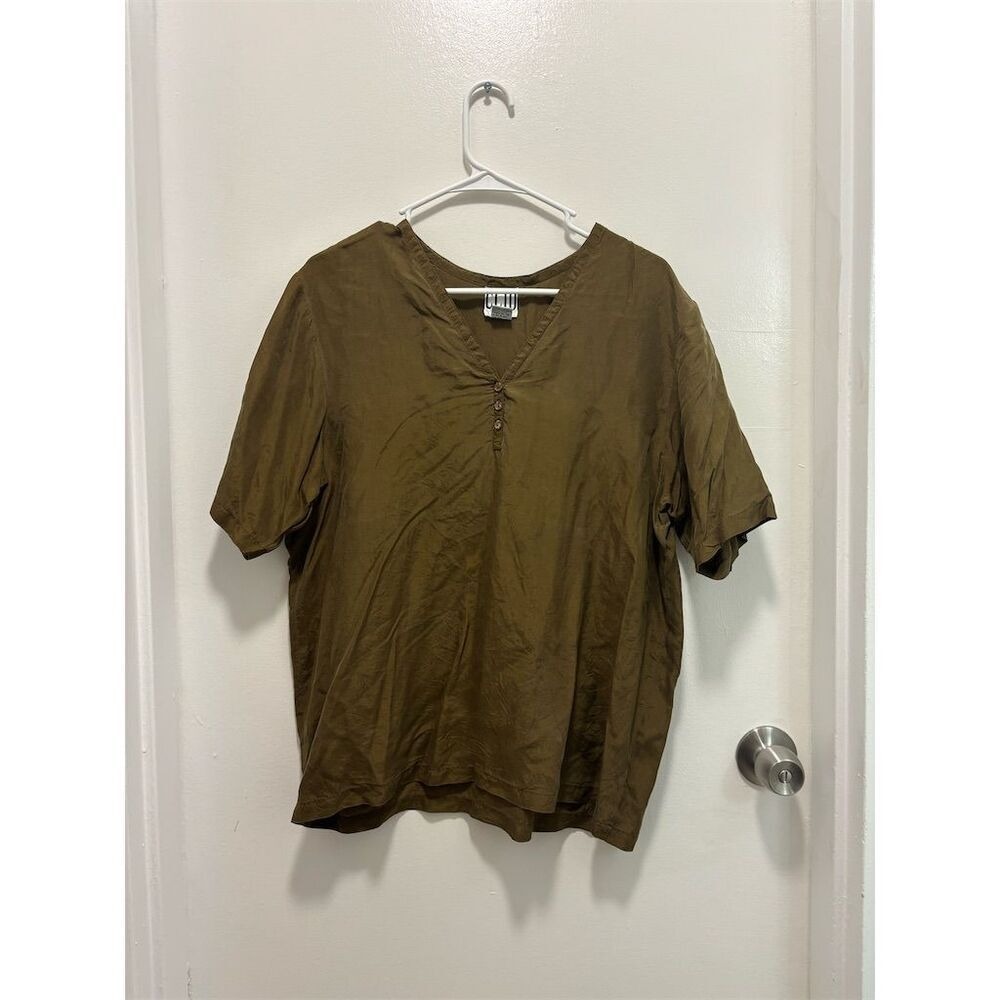 Clio Blouse Medium Brown Excellent V-Neck Button Short Sleeve Vintage 100% silk‎